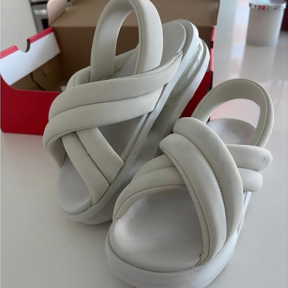 NIKE Air Max Sneakers Sandals. Size 7